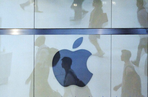 Bloomberg: Η Apple καθυστερεί την επιστροφή των εργαζομένων στα γραφεία της