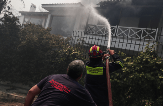 Σε πύρινο κλοιό η χώρα: 45 φωτιές μέσα σε 24 ώρες - Εικόνες καταστροφής από τη Σταμάτα