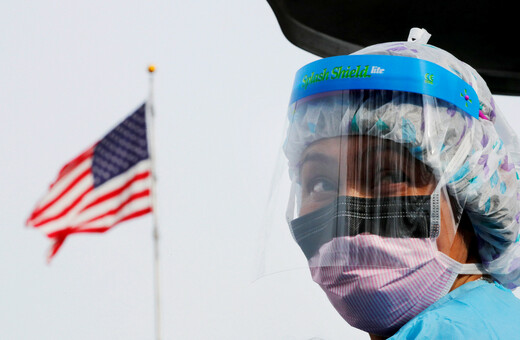 CDC: Νέα οδηγία προς εμβολιασμένους: Φοράτε μάσκα στους κλειστούς χώρους