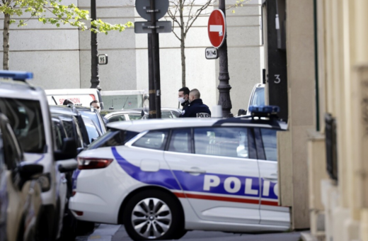 Γαλλία: Ληστής με πατίνι άρπαξε λεία 2 εκατ. ευρώ από γνωστό κοσμηματοπωλείο στο Παρίσι
