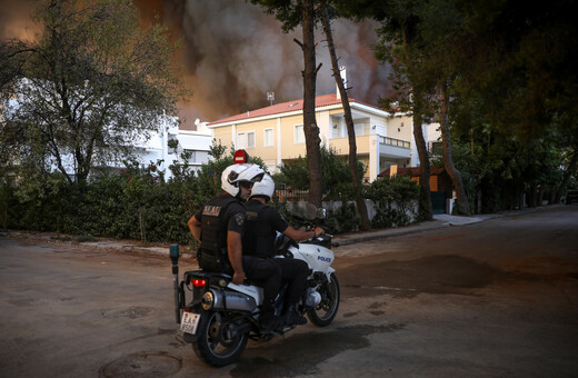 Φωτιά στη Βαρυμπόμπη: Διακοπή κυκλοφορίας στο τμήμα Καπανδρίτι - Λυκόβρυση - Και στα δύο ρεύματα της Αθηνών- Λαμίας