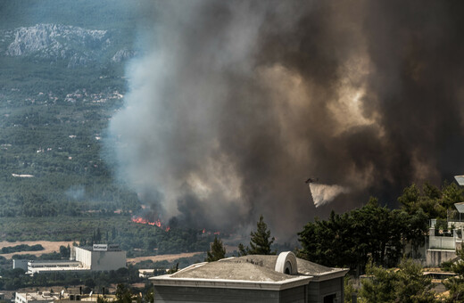 Meteo για φωτιά στη Βαρυμπόμπη: Δημιούργησε τον δικό της καιρό - Ακραία συμπεριφορά πυρός (Βίντεο)