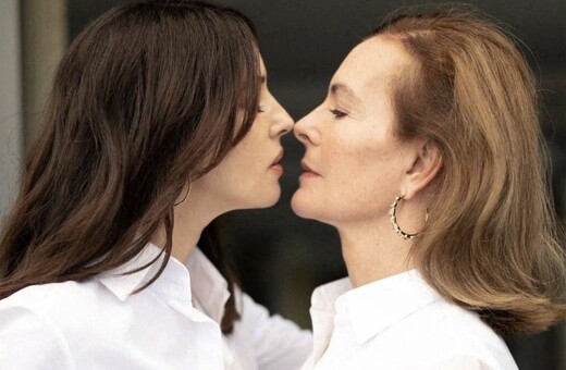 To φιλί της Μόνικα Μπελούτσι στην Καρόλ Μπουκέ: «Έκανα την ταινία επειδή ήθελα να την φιλήσω»