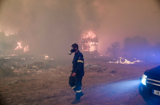 Meteo: Η «έκρηξη» της πυρκαγιάς στα Βίλια την Τετάρτη- Τα αίτια για την «ακραία συμπεριφορά πυρός»