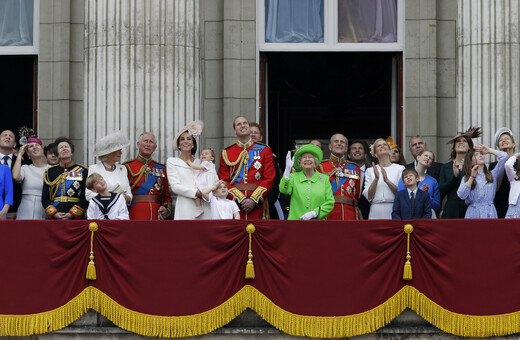 Η βρετανική μοναρχία θα μπορούσε να εξαφανιστεί σε δύο γενιές, λέει η συγγραφέας Hilary Mantel