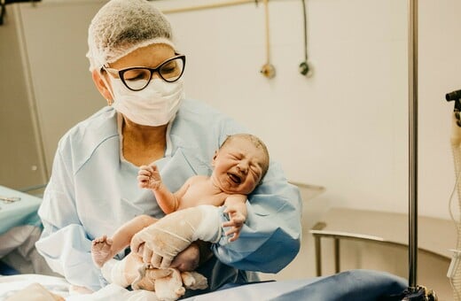 Η ρύπανση του αέρα συνδέεται με σχεδόν έξι εκατομμύρια πρόωρους τοκετούς ετησίως στον κόσμο