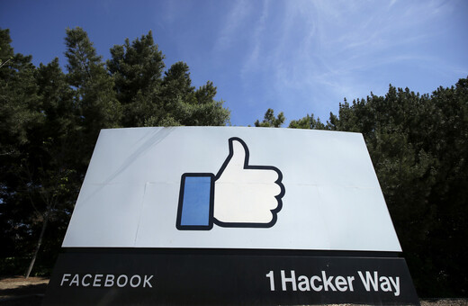 Facebook Papers: «Στελέχη άφηναν πολιτικούς και σελέμπριτι να ποστάρουν χωρίς περιορισμούς»