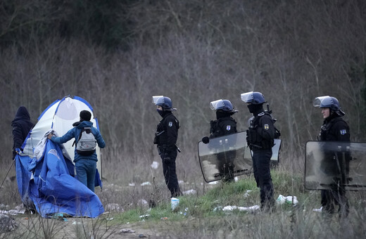 Γαλλία: Δεν θα γίνουμε όμηροι της Βρετανίας στο μεταναστευτικό- Αεροπλάνο «νύχτα-μέρα» στην ακτογραμμή