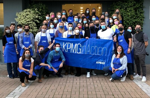Οι εργαζόμενοι της KPMG μαγειρεύουν για καλό σκοπό και προσφέρουν περισσότερα από 200 γεύματα φροντίδας στο Φάρο Ελπίδας