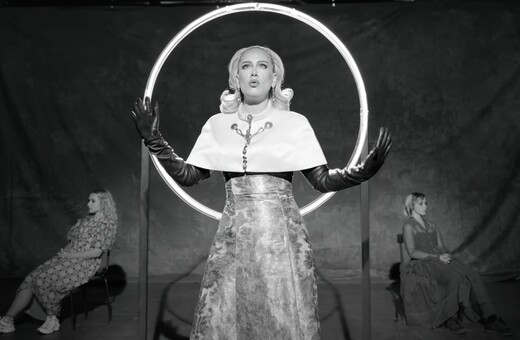 Κυκλοφόρησε το νέο ασπρόμαυρο βίντεο κλιπ της Adele- Η ανάρτησή της 