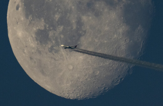 Booster πυραύλου της SpaceX σε τροχιά σύγκρουσης με τη Σελήνη