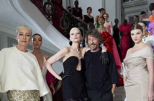 Valentino Spring 2022 Couture: Το τελευταίο οχυρό στερεοτυπικής ομορφιάς μόλις καταρρίφθηκε