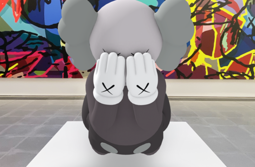 Η «Νέα Μυθοπλασία» του KAWS για πρώτη φορά στο Λονδίνο με ένα παιχνίδι μέσα στην γκαλερί Serpentine