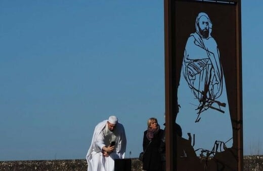 Γαλλία: Βανδάλισαν άγαλμα Αλγερινού ήρωα λίγο πριν τα εγκαίνια