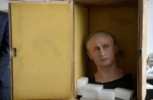 Παρίσι: Μουσείο αφαιρεί το κέρινο ομοίωμα του Πούτιν μετά τον βανδαλισμό του - «Ίσως μπει ο Ζελένσκι στη θέση του»