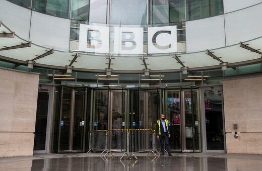 Πόλεμος στην Ουκρανία: Το BBC ανέστειλε τη λειτουργία του στη Ρωσία - Αποσύρει τους δημοσιογράφους από τη χώρα