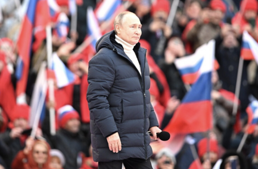 Με μπουφάν 13.000 ευρώ εμφανίστηκε ο Πούτιν στην φιλοπολεμική φιέστα