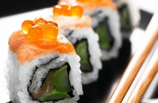 Αθήνα: Πελάτης σε γνωστό εστιατόριο sushi άρχισε να αυνανίζεται μέσα στο μαγαζί