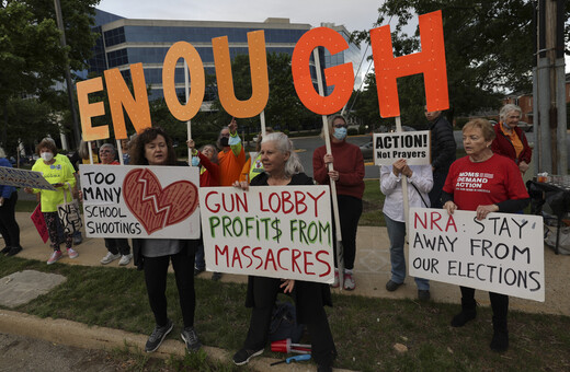 ΗΠΑ: «Όπλα στους δασκάλους» προτείνουν συντηρητικοί πολιτικοί μετά το μακελειό στο Τέξας