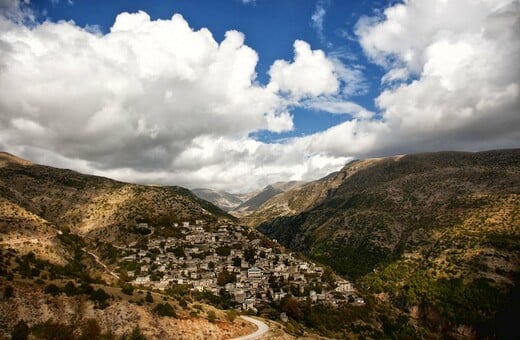 Συρράκο - Καλαρρύτες: Tαξίδι στα μέρη του Κώστα Κρυστάλλη και στα απόκρημνα δίδυμα χωριά