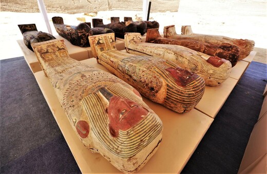 Εντοπίστηκαν «θησαυροί» στη νεκρόπολη της Σακκάρα: 250 σαρκοφάγοι με μούμιες και αγάλματα θεών