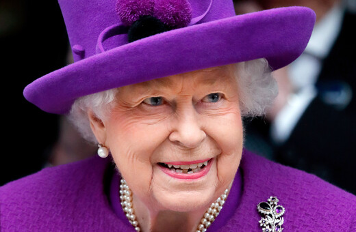 Πώς η βασίλισσα Ελισάβετ χρησιμοποιεί τα ρούχα της για να στείλει κωδικοποιημένα μηνύματα στον κόσμο