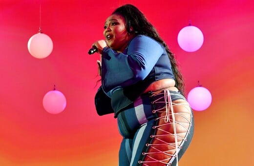 Πυρά κατά της Lizzo για «υποτιμητικό» για ΑμεΑ στίχο - Της ζητούν να ηχογραφήσει ξανά το τραγούδι 