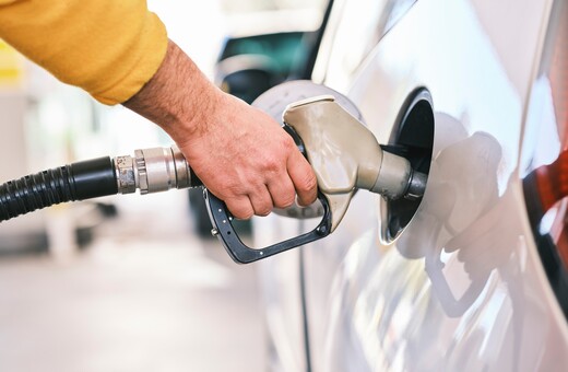 Fuel pass: Έρχεται ενίσχυση 40-50 ευρώ μηνιαίως και νέα εισοδηματικά κριτήρια - Όλες οι πληροφορίες
