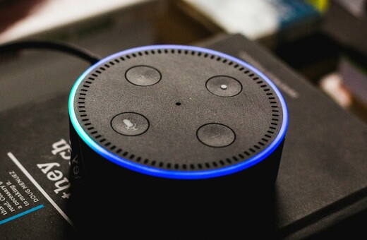 Amazon: Η Alexa θα μας μιλά με τη φωνή νεκρών συγγενών
