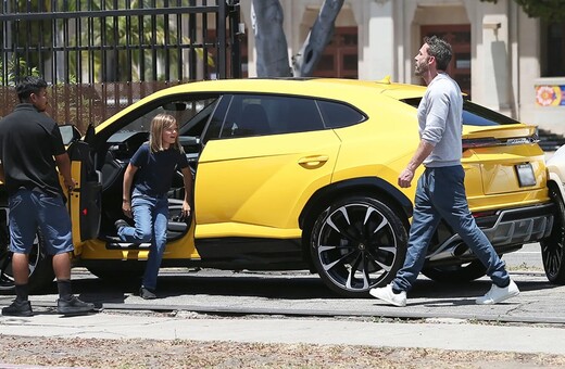 Ο 10χρονος γιο του Μπεν Άφλεκ τράκαρε μία κίτρινη Lamborghini πάνω σε σταθμευμένο αυτοκίνητο