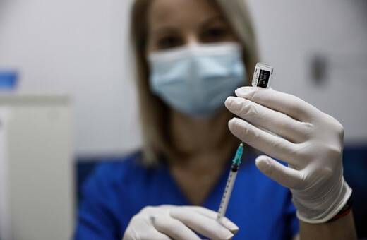 Μαγιορκίνης: O γενικός πληθυσμός δεν χρειάζεται την τέταρτη δόση εμβολίου