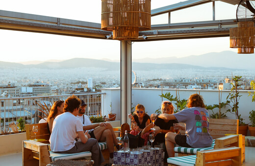 The Rooftop: Στην Πλατεία Θεάτρου βρήκαμε την πιο cool ταράτσα του φετινού καλοκαιριού