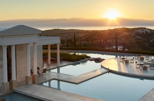 Amanzoe: Ποιο είναι το ξενοδοχείο που απειλήθηκε από τις φλόγες στο Κρανίδι