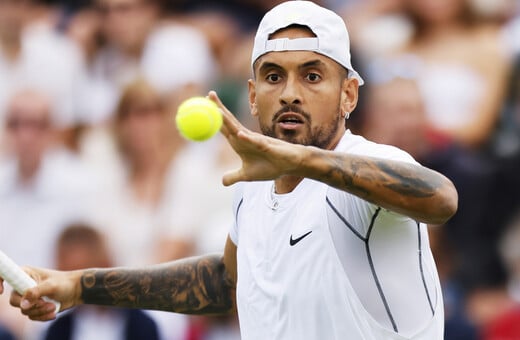 Ο Νικ Κύργιος παίζει τένις