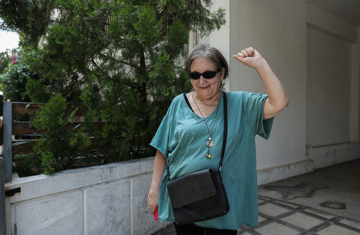 Ιωάννα Κολοβού: «Παγώνει» προσωρινά η έξωση της συνταξιούχου δημοσιογράφου από το σπίτι της στα Ιλίσια 