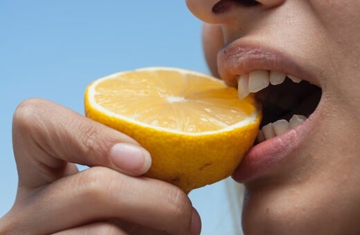 Τα χειρότερα φαγητά και ποτά για τα δόντια σας 