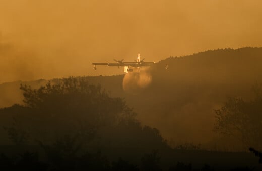 Αδιάκοπη μάχη με τις φλόγες στον Έβρο, συνεχείς αναζωπυρώσεις και νέες εκκενώσεις στη Λέσβο