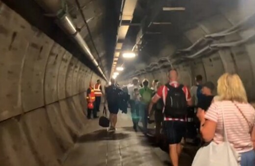Επιβάτες τρένου αποκλείστηκαν για ώρες στο υποθαλάσσιο τούνελ της Μάγχης λόγω βλάβης σε τρένο