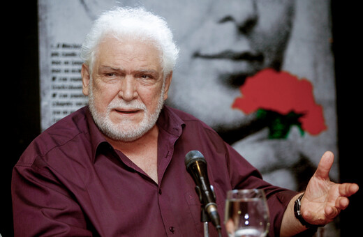 Ο Κώστας Καζάκος πρόσφερε το σώμα του στην Ιατρική Σχολή Αθηνών