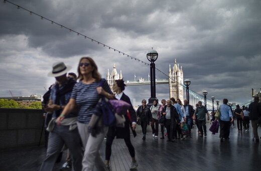 The Queue to end all queues: Brits do what they do best as they pay respects to Queen