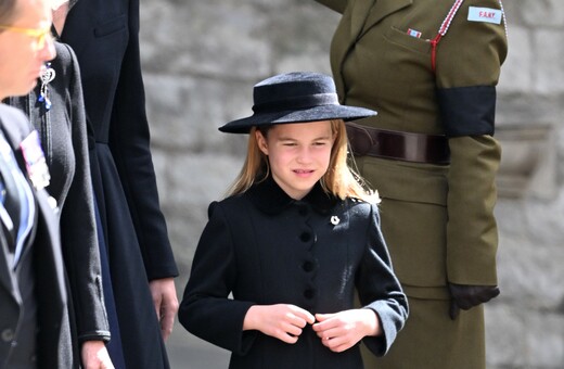 To κόσμημα που φόρεσε η 7χρονη πριγκίπισσα Σάρλοτ αποτίει φόρο τιμής στη βασίλισσα Ελισάβετ