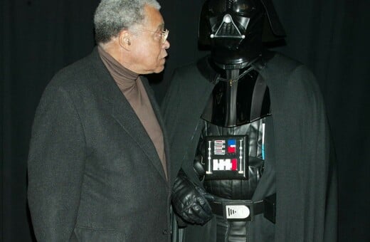 Star Wars: Μετά από 40 χρόνια ο Τζέιμς Ερλ Τζόουνς «εγκαταλείπει» τον Darth Vader