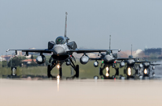 Τροπολογία Μενέντεζ βάζει όρους στην Τουρκία για τα F-16 - «Δε θα χρησιμοποιούνται για υπερπτήσεις κατά της Ελλάδας»