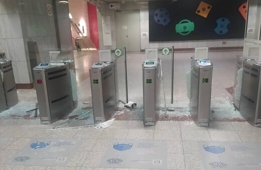 Βανδαλισμός του σταθμού του μετρό «Συγγρού – Φιξ» από ομάδα 15 ατόμων