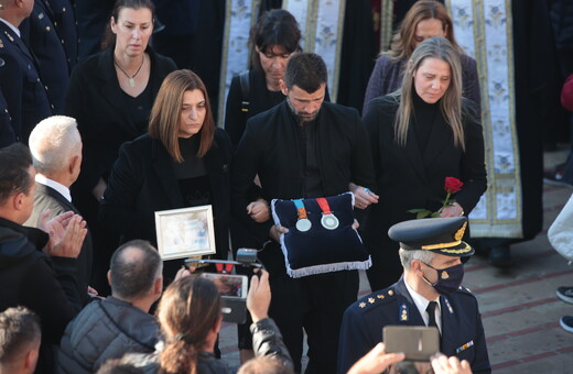 Αλέξανδρος Νικολαΐδης: Σε κλίμα οδύνης το «αντίο» - Τυλιγμένος στην ελληνική σημαία 