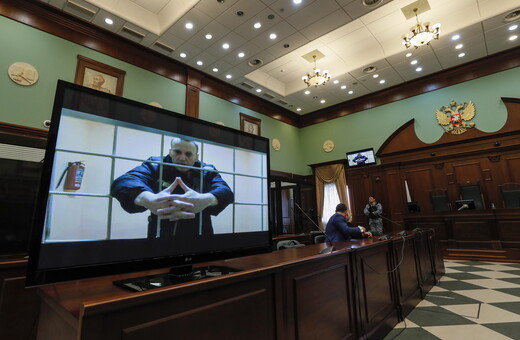 Ο Αλεξέι Ναβάλνι καλεί τους Ρώσους φυλακισμένους να αγωνιστούν για άνετες καρέκλες