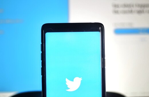 O Έλον Μασκ υπεραμύνεται των μαζικών απολύσεων - «Το Twitter χάνει 4 εκατ. δολ. ημερησίως»