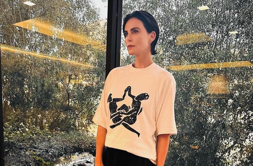 Η Σαρλίζ Θερόν είπε ότι «τα Αφρικάανς πεθαίνουν» και στη Νότια Αφρική εξοργίστηκαν