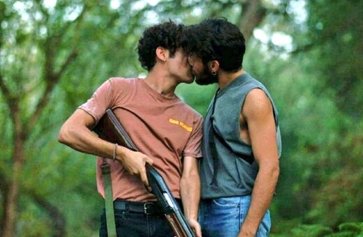 Maestro: O Σπύρος και ο Αντώνης δίνουν το πρώτο τους φιλί- Το πρώτο γκέι φιλί, 19 χρόνια μετά το «Κλείσε τα μάτια»