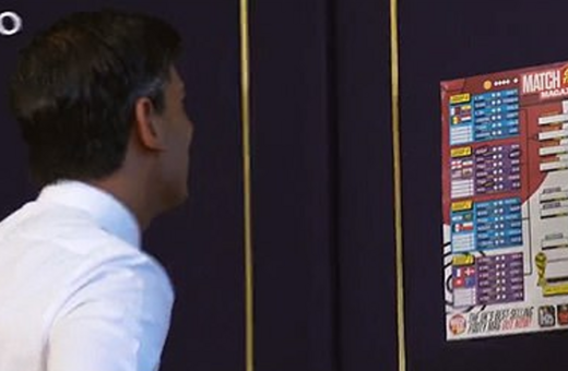 Ο Ρίσι Σούνακ ετοιμάζεται για το Μουντιάλ, στο γραφείο του- Αλλά κάποιοι λένε ότι το βίντεο είναι cringe